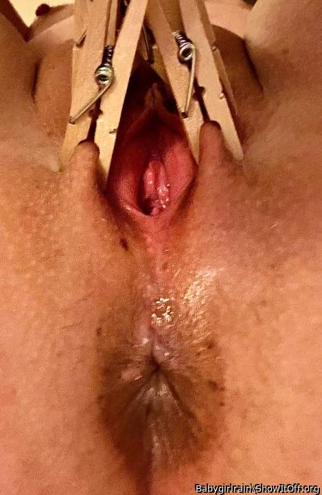 My wet pussy being tested with clothes pegs