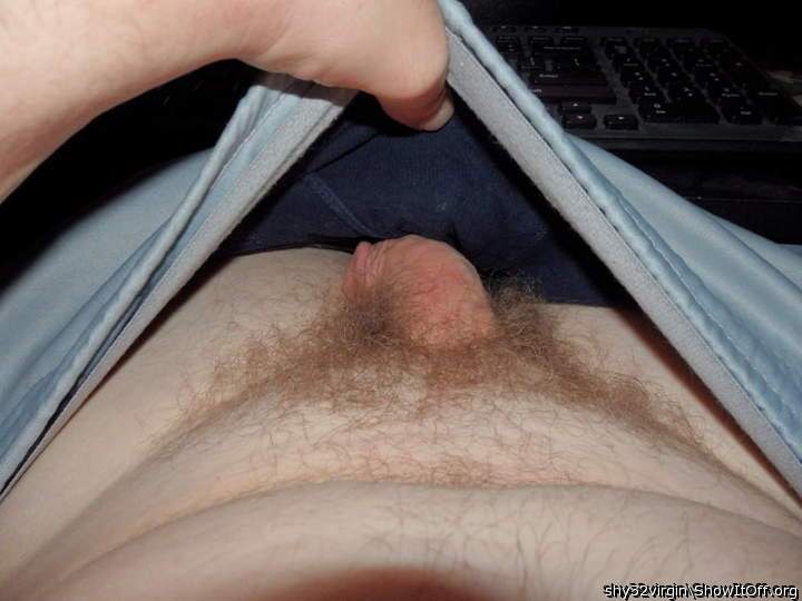 Mmmm... sexy peek at your hairy cock!! 