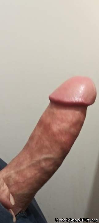 Nice thick cock with a great head! Come on over and I'll suc