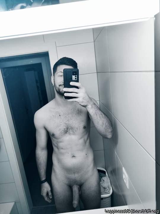Very nice body, I love that you are little hairy, nice nippl