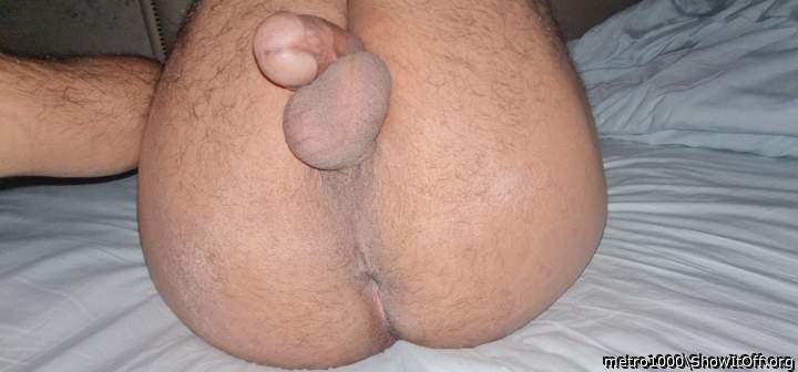 Nice cock, balls, and man pussy. All of my favorite things