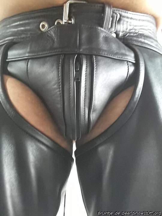 Love this pic leather looks great on you