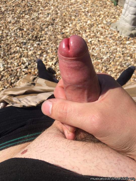 your cock looks interessting, please show us your complete g