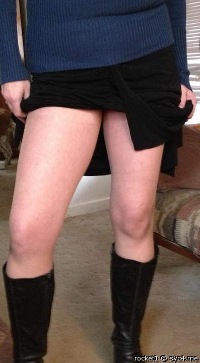 Love your legs in Skirt...must wank my self and cum for you