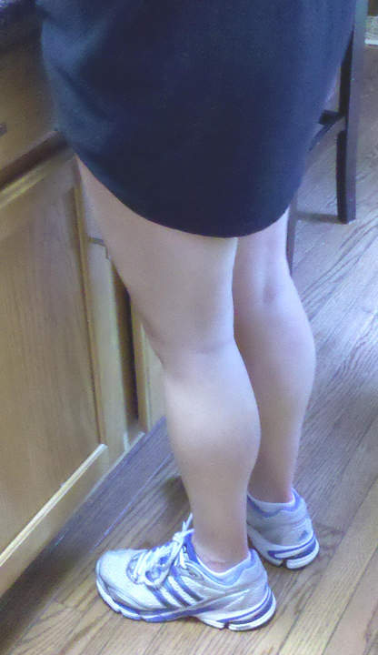 a lot of request for the candid pics of my legs .. here ya go ...