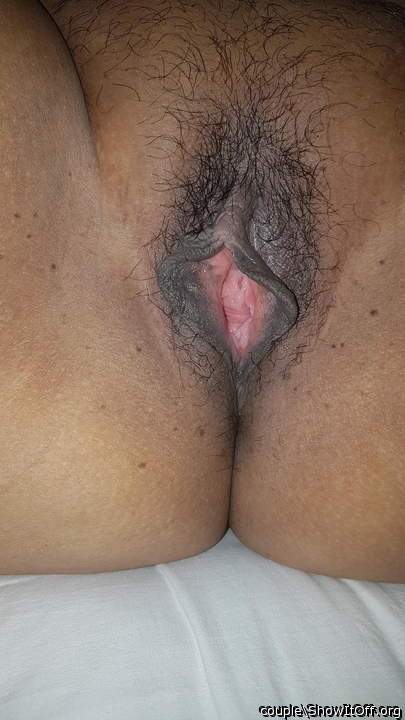 What a fine brown pussy showing pink 