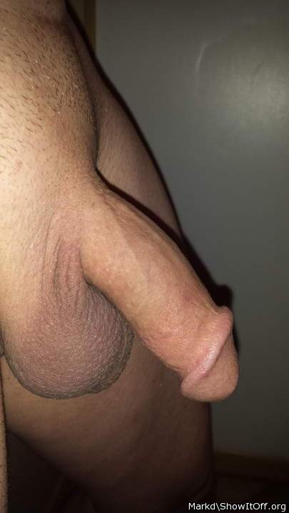      I uncut and want to wank a cut dick and make him cum