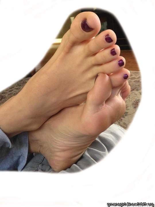 a lot of requests for close up feet/soles/legs pics. here's a bunch