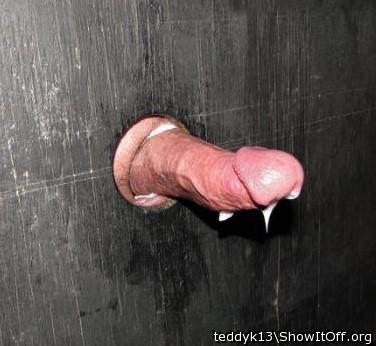   I love Gloryholes especially when there is to worship a ju