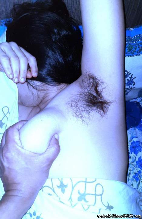 So sexy armpit.. I have even less long hair around my dick