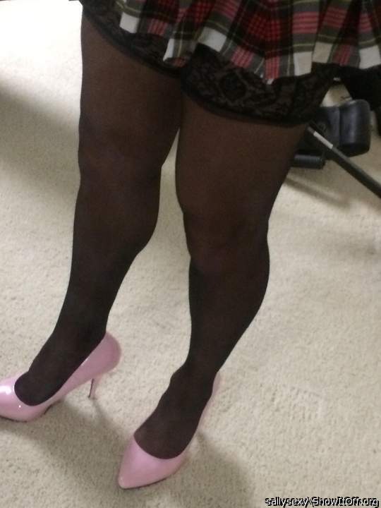 I think those sexy nylons and heels need my load 