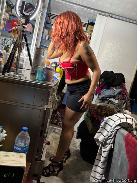 I love your skirt and bustier.... So sexy!