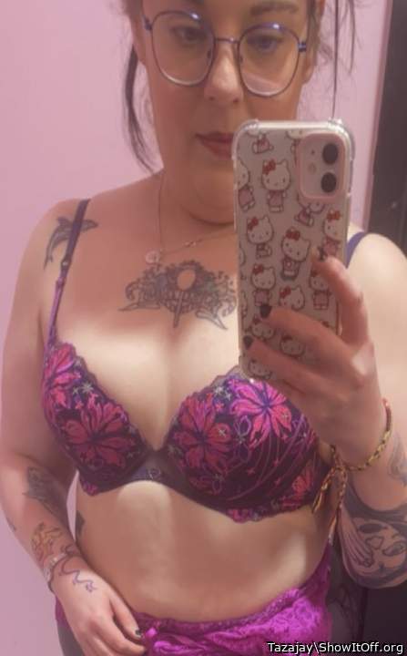 Wow you look so pretty sexy