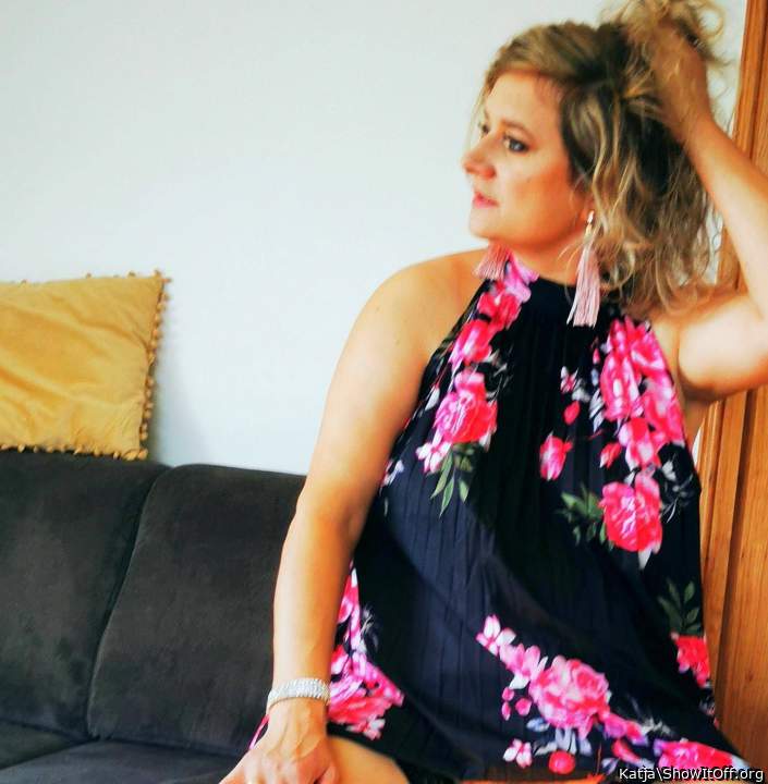 Sexy mature woman, beautiful dress