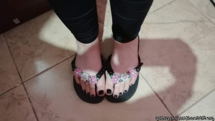 perfect feets on sandals