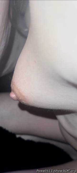 She has the best boobs, I love this sexy pic of her so much 