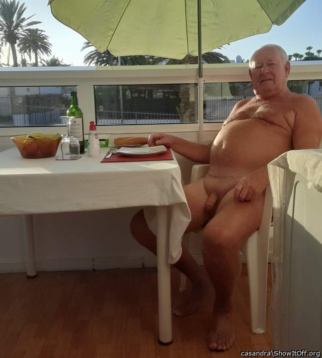 So Hot, 33c, nice to have some shade to dine naked outdoors.