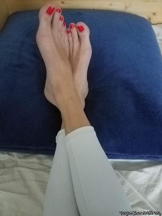 I'd love to suck on your hot toes