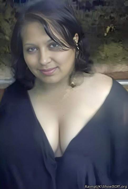 Indian Milf in UK kik noreenwife40