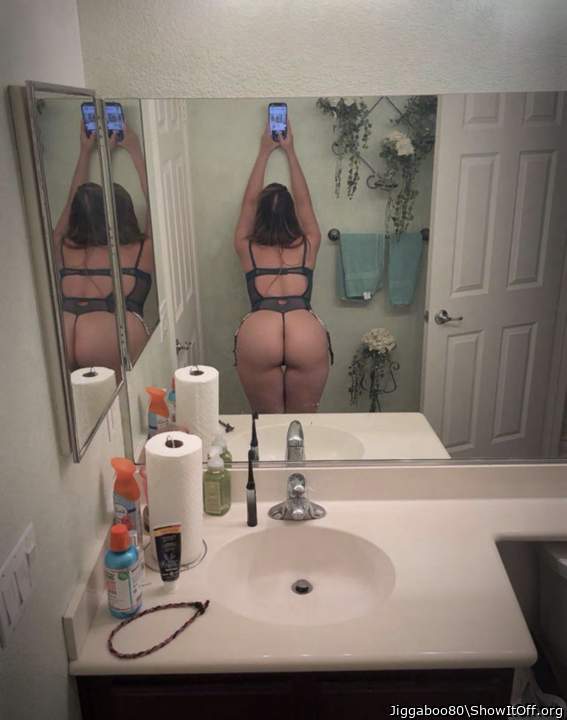 Love that ass. 