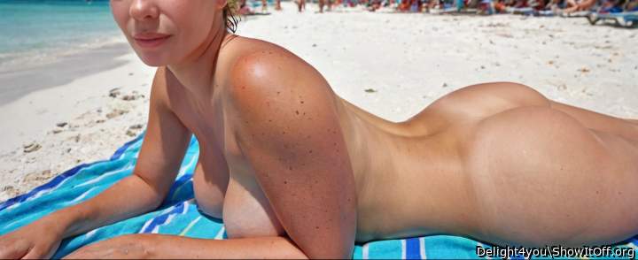 Showing my ass off at the beach!