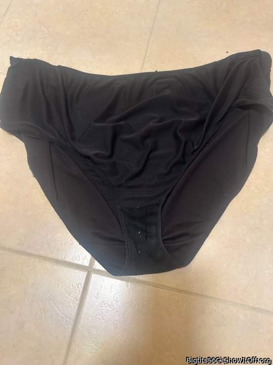 Woww i want to sniff it and pour my cum on it!