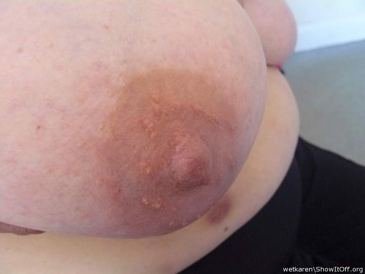 I wish I could suck your sexy nipple 