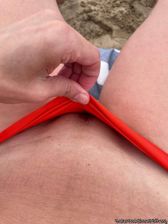 Bikini Peek 3