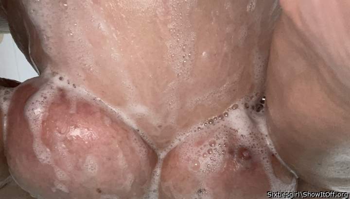 Got room for two? 🚿🧼🫧🫧ԑ