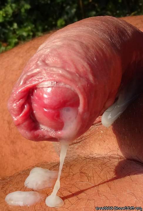 Love to be sucking your dick when you cum