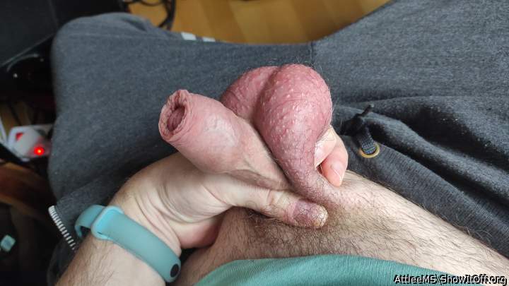 love to grip your sweet package and suck on your tasty glans