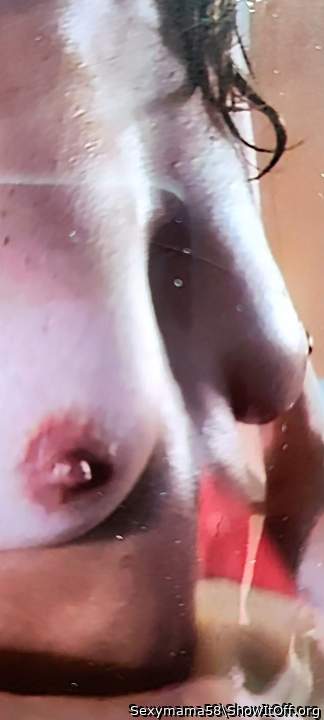 Gorgeous titties and sexy nipples!🤤🤤🤤