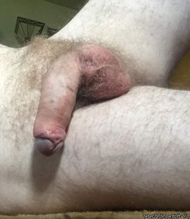 Nice looking cock nice nuts as well I would love to suck on 
