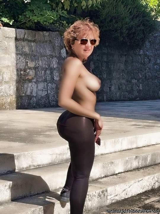 That is one hot ass and a pair of perfect tits that gives a 