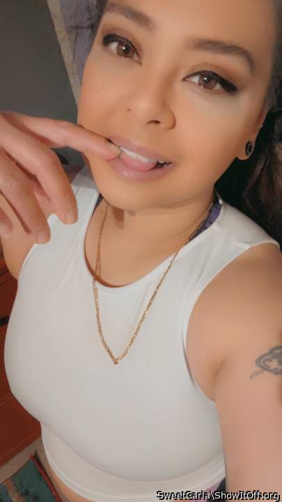 Very pretty lady.  Hope to see some more photos in the near 