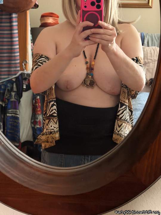 Enchanting pic, quite the turn on you know!!  