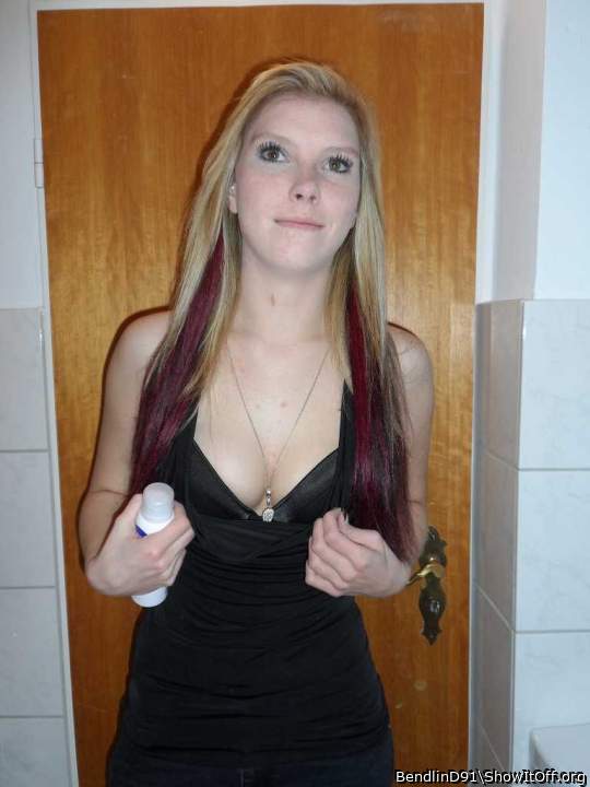 Beautiful outfit! Sexy looks! Stunning!