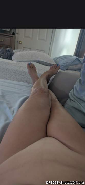Sexy legs and delicious toes! Love to kiss every inch!