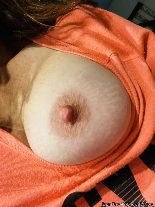 such a horny nipple, wish i could trace the ridges with my t