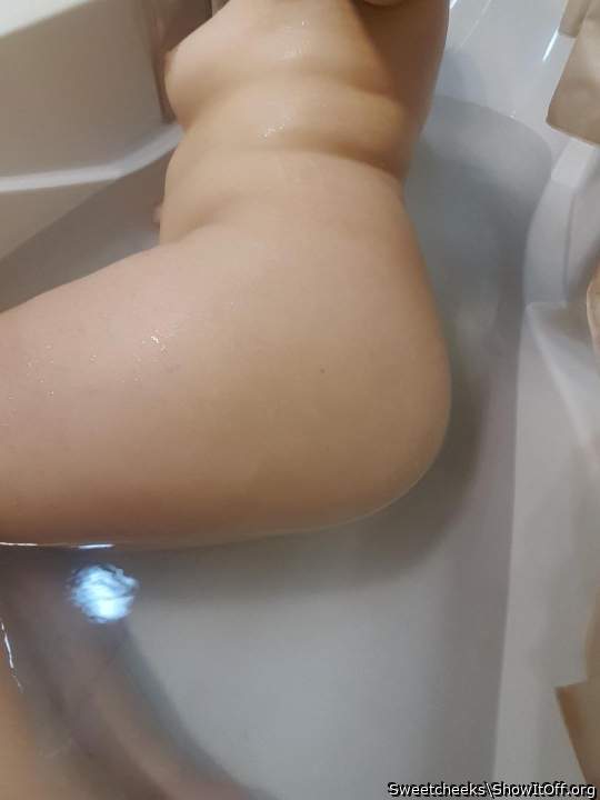 What an ass! Love to hold that beauty! Love to spank it!