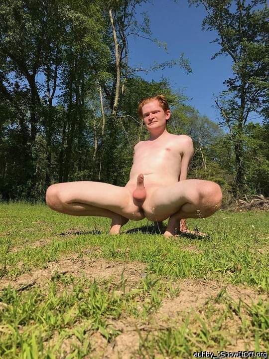 Great outdoor nude shot.