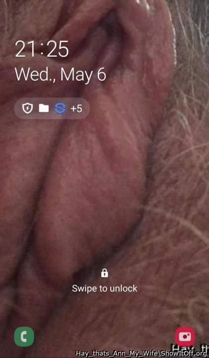WoW! My wife Pussy is on this Chatter I-Phone Wallpaper!