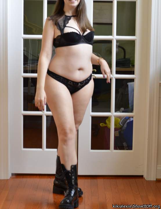 Love that outfit...so hot