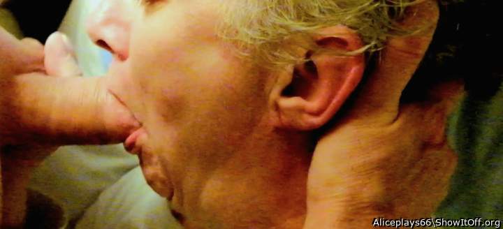Hold my head, push into my mouth, I will enjoy it!
