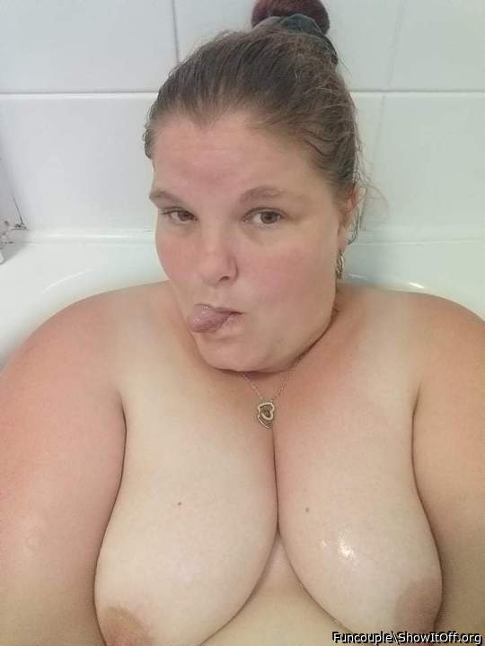 You are hot. I love those tits. I know what I would like to 