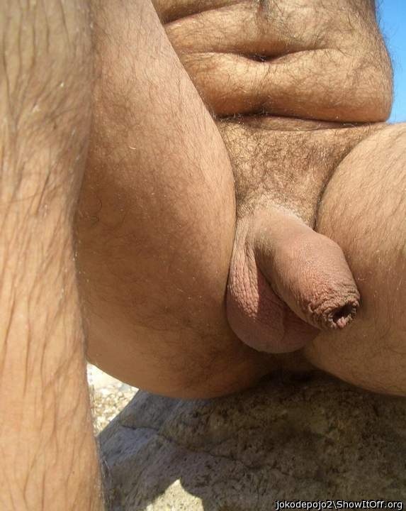 Beautiful uncut cock. Would love to suck it