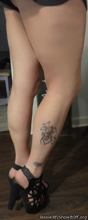 Very nice, great legs nice tone &#128293;