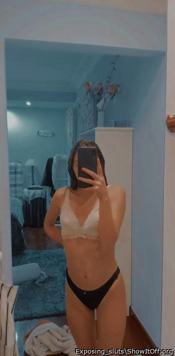 Bianca mirror selfie