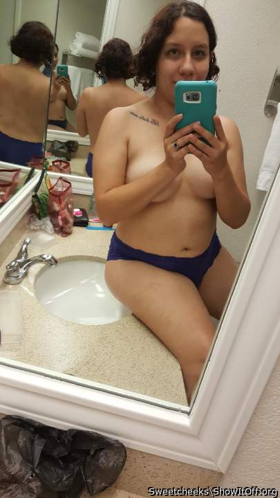 Gorgeous smile! Love the mirror pics! What a view!