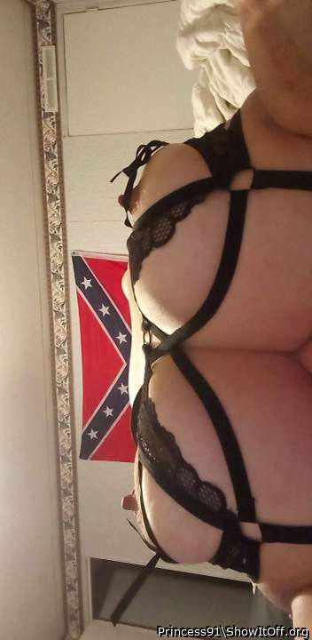 Love those tits and the flag